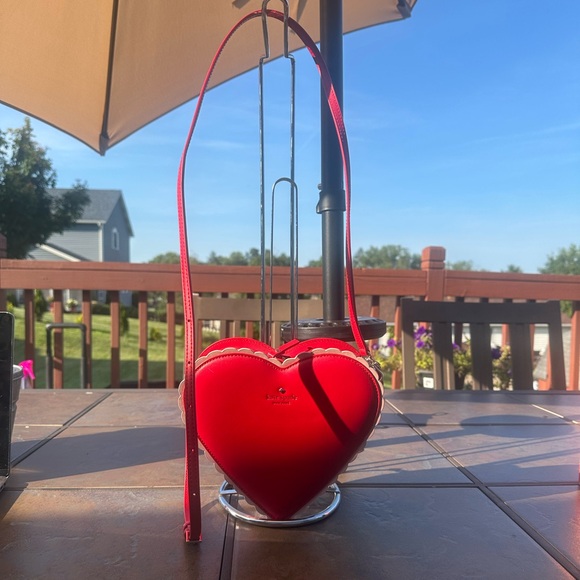 Kate Spade New York Yours Truly Heart-Shaped Crossbody Womens EUC Valentines Day